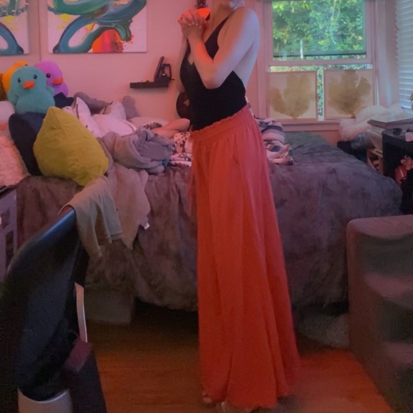 Elegant Black Top with Flowing Coral Pants - Picture 6 of 17